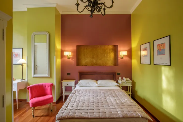 Camera Singola Superior del Fenix Hotel Roma con letto matrimoniale francese e poltroncina