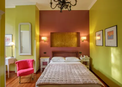 Camera Singola Superior del Fenix Hotel Roma con letto matrimoniale francese e poltroncina