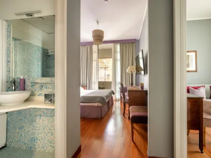 Bagno con doccia e vista sulla camera Doppia Executive