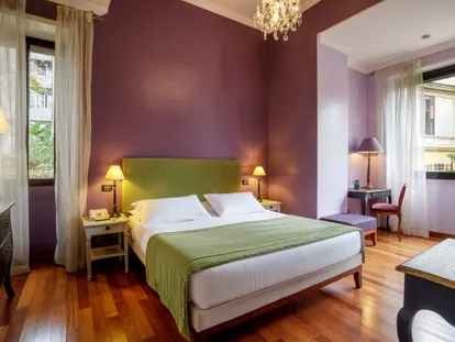 Junior Suite nei toni del verde giada con letto matrimoniale